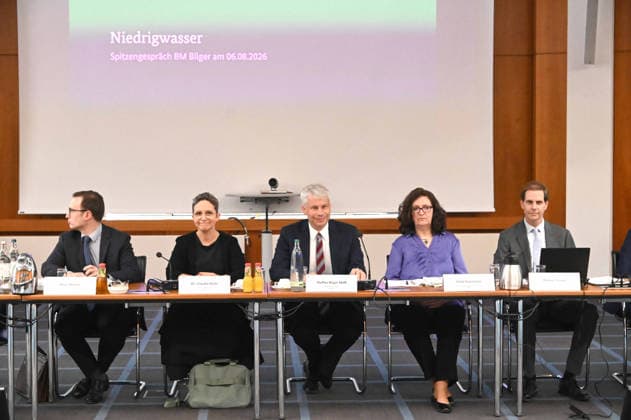 Federal Minister of Transportation Steffen BILGER (center) opens the conference; Federal Minister of Transportation Steffen Bilger invites participants to a high-level discussion on low water levels on August 6, 2026, in Bonn, Germany,