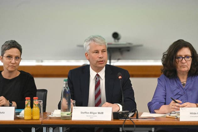 Federal Minister of Transportation Steffen BILGER will help open the conference; Federal Minister of Transportation Steffen Bilger invites attendees to a high-level discussion on low water levels on August 6, 2026, in Bonn, Germany,