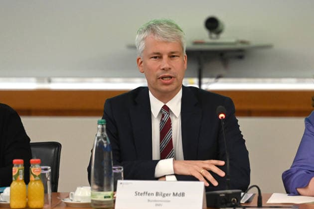 Federal Minister of Transportation Steffen BILGER will help open the conference; Federal Minister of Transportation Steffen Bilger invites attendees to a high-level discussion on low water levels on August 6, 2026, in Bonn, Germany,