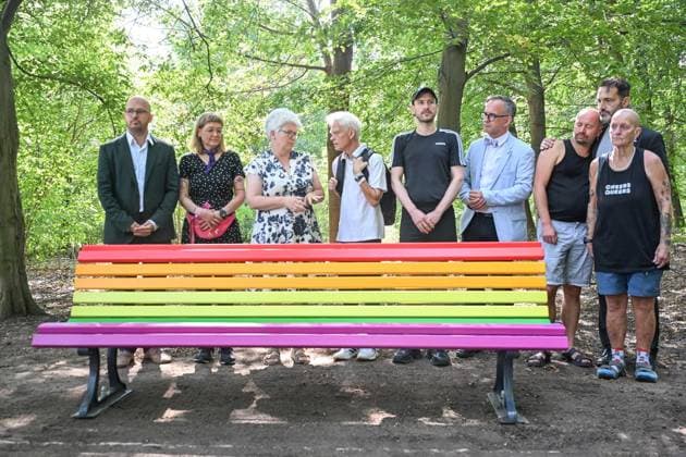 CSD memorial tree and rainbow bench are being set up at the scene of the accident ** FOR EDITORIAL USE ONLY ** EDITORIAL USE ONLY ** p CSD memorial tree and rainbow bench are being set up at the scene of the accident, photographed on August 6, 2026, in Berlin Berlin Berlin Berlin Copyright MaurizioxGambarini Copyright: MaurizioxGambarini doc871h69r1ygx14ri9fubn ,EDITORIAL USE ONLY Copyright: MaurizioxGambarini