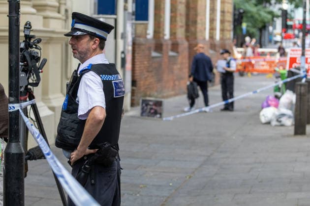 August 5, 2026, London, England, United Kingdom: Police corned off area after after four men were stabbed in Covent Garden in central London. London United Kingdom - ZUMAs262 20260805_zip_s262_011 Copyright: xTayfunxSalcix