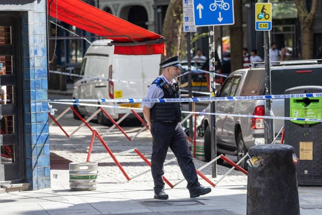 August 5, 2026, London, England, United Kingdom: Police corned off area after after four men were stabbed in Covent Garden in central London. London United Kingdom - ZUMAs262 20260805_zip_s262_020 Copyright: xTayfunxSalcix