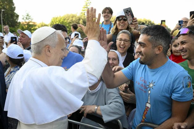 Pope Leo XIV Meets Young People In Assisi - Italy Pope Leo XIV meets with thousands of young people in front of the Basilica of St Mary of the Angels in Assisi, Italy on August 6, 2026 for the 2026 Franciscan Youth Meeting in Assisi. Pope Leo XIV addressed the thousands of young people from across Europe who had gathered in Assisi for the final day of the ‘GO! Franciscan Youth Meeting 2026’, in the year marking the eighth centenary of the death of St Francis. Photo by (EV) Mario Tomassetti Vatican Media ABACAPRESS.COM Assisi Italy  Copyright: xABACAx