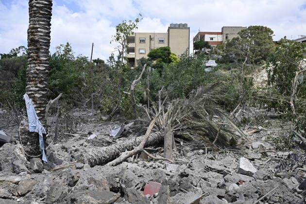 Israeli airstrike damages buildings in southern Lebanon despite ceasefire TYRE, LEBANON - AUGUST 6: A view of damage following an Israeli airstrike on the town of Burj al-Shamali, east of the city of Tyre in southern Lebanon, despite an existing ceasefire and ongoing negotiations, on August 6, 2026. Houssam Shbaro Anadolu Tyre Lebanon. Editorial use only. Please get in touch for any other usage.  Copyright: x2026xAnadoluxHoussamxShbarox