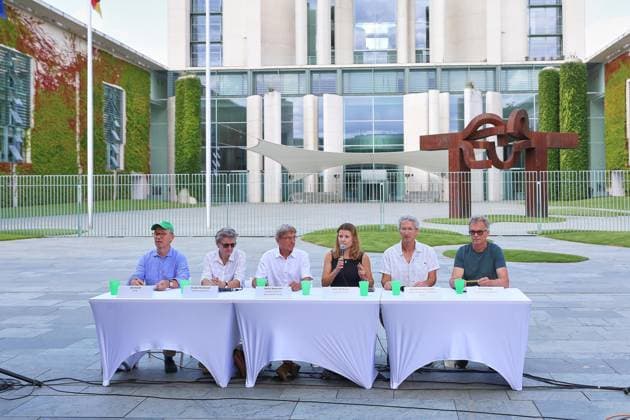 Berlin, Germany, August 6, 2026 Federal Chancellery Climate Alliance Calls for Heat Summit L R BUND Chair Olaf Bandt, AWO Board Member Claudia Mandrysch, Stefan Rahmstorf of the Potsdam Institute for Climate Impact Research, climate activist Luisa Neubauer, Max Bürck Gemassmer, a general practitioner, and Ralf Behring, a farmer Copyright: xdtsxNachrichtenagenturx dts_129446
