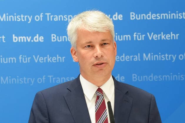 Press Conference: High-Level Discussion on Low Water Levels with Transportation Minister Bilger, Bonn, North Rhine-Westphalia, Germany