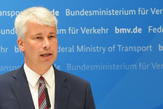 Press Conference: High-Level Discussion on Low Water Levels with Transportation Minister Bilger, Bonn, North Rhine-Westphalia, Germany