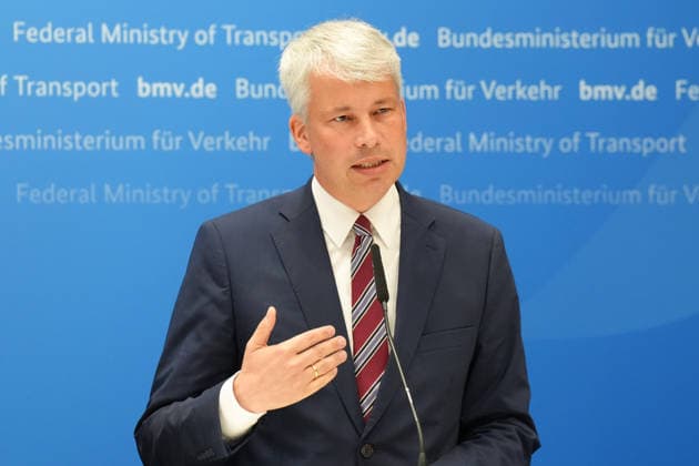 Press Conference Following High-Level Talks on Low Water Levels with Transportation Minister Bilger: A portrait of Transportation Minister Steffen Bilger gesturing during the press conference following the high-level talks on low water levels in the Rhine at the Federal Ministry of Transportation, Bonn, August 6, 2026, Bonn, North Rhine-Westphalia, Germany