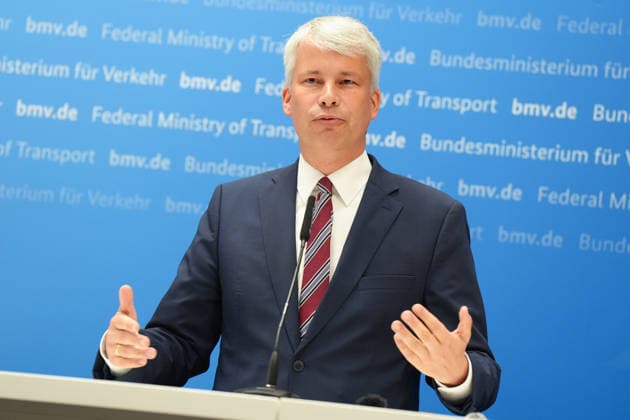 Press Conference Following High-Level Talks on Low Water Levels with Transportation Minister Bilger: A portrait of Transportation Minister Steffen Bilger gesturing during the press conference following the high-level talks on low water levels in the Rhine at the Federal Ministry of Transportation, Bonn, August 6, 2026, Bonn, North Rhine-Westphalia, Germany