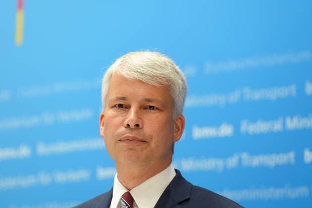 Press Conference Following High-Level Talks on Low Water Levels with Transportation Minister Bilger: A portrait of Transportation Minister Steffen Bilger gesturing during the press conference following the high-level talks on low water levels in the Rhine at the Federal Ministry of Transportation, Bonn, August 6, 2026, Bonn, North Rhine-Westphalia, Germany
