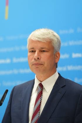 Press Conference Following High-Level Talks on Low Water Levels with Transportation Minister Bilger: A portrait of Transportation Minister Steffen Bilger gesturing during the press conference following the high-level talks on low water levels in the Rhine at the Federal Ministry of Transportation, Bonn, August 6, 2026, Bonn, North Rhine-Westphalia, Germany