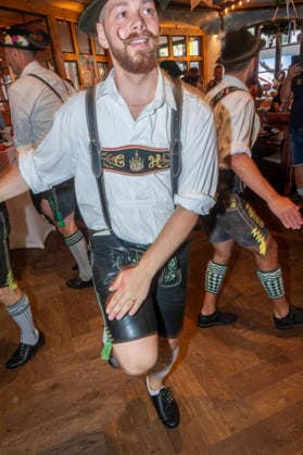 Munich, press conference for the 2027 Wirtshauswiesn at Spoeckmeier s, the Schwuplattler performing the Schuhplatteln