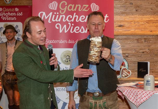 Munich, press conference for the 2027 Wirtshauswiesn at Spoeckmeier; Benedikt Wildmoser introduces the TiraMass, tiramisu served in a beer mug