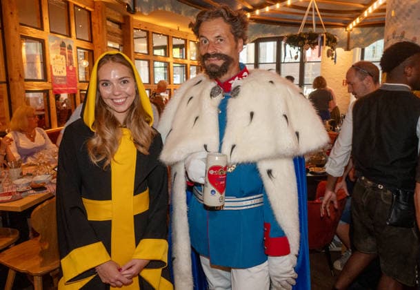 Munich, press conference on the 2027 Wirtshauswiesn at Spoeckmeier, Sina Hochreiter with King Ludwig
