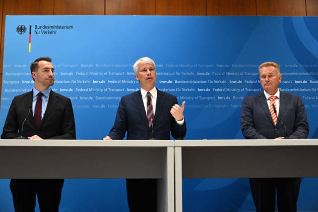 From left: Steffen BAUER, CEO and Managing Director of HGK Shipping; Federal Minister of Transport Steffen BILGER; Jens SCHWANEN, Managing Director of the BDB (Federal Association of German Inland Waterway Transport), during the press conference Federal Minister of Transport Steffen Bilger invites participants to a high-level meeting on low water levels on August 6, 2026, in Bonn, Germany,