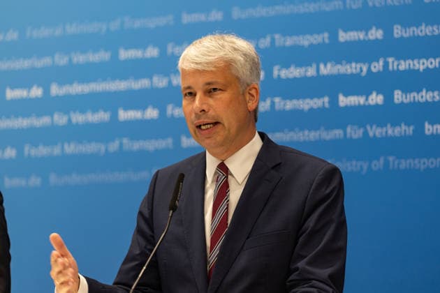 High-Level Meeting on Low Water Levels: Press Statement with Bilger, Bauer, and Schwanen Press statement at the high-level meeting on low water levels at the Federal Ministry of Transport in Bonn with Steffen Bauer (HGK), Federal Minister of Transport Steffen Bilger (CDU)—pictured—and Jens Schwanen (BDB Bonn-Gronau, North Rhine-Westphalia, Germany) Copyright: xMarcxJohnx