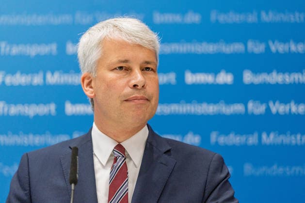 High-Level Meeting on Low Water Levels: Press Statement with Bilger, Bauer, and Schwanen Press statement at the high-level meeting on low water levels at the Federal Ministry of Transport in Bonn with Steffen Bauer (HGK), Federal Minister of Transport Steffen Bilger (CDU)—pictured—and Jens Schwanen (BDB Bonn-Gronau, North Rhine-Westphalia, Germany) Copyright: xMarcxJohnx