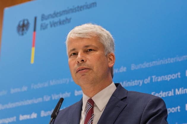 High-Level Meeting on Low Water Levels: Press Statement with Bilger, Bauer, and Schwanen Press statement at the high-level meeting on low water levels at the Federal Ministry of Transport in Bonn with Steffen Bauer (HGK), Federal Minister of Transport Steffen Bilger (CDU)—pictured—and Jens Schwanen (BDB Bonn-Gronau, North Rhine-Westphalia, Germany) Copyright: xMarcxJohnx