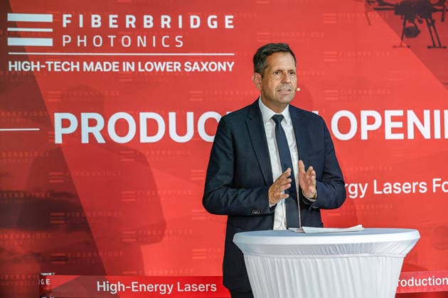 FiberBridge Photonics is launching mass production of high-power military laser systems for drone defense. Mass production of high-power military laser systems for drone defense in the European and international defense industries, including defense against drone swarms. Speech by Olaf Lies, Minister P
