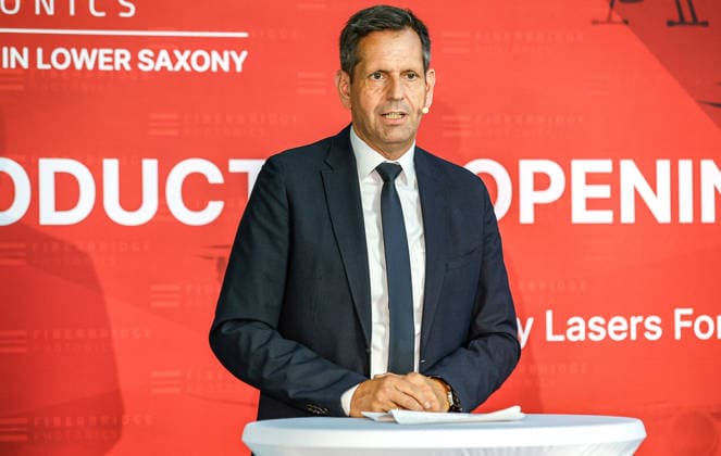 FiberBridge Photonics is launching mass production of high-power military laser systems for drone defense. Mass production of high-power military laser systems for drone defense in the European and international defense industries, including defense against drone swarms. Speech by Olaf Lies, Minister P
