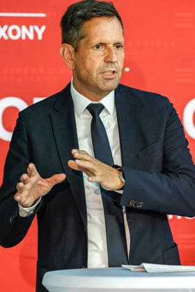 FiberBridge Photonics is launching mass production of high-power military laser systems for drone defense. Mass production of high-power military laser systems for drone defense in the European and international defense industries, including defense against drone swarms. Speech by Olaf Lies, Minister P
