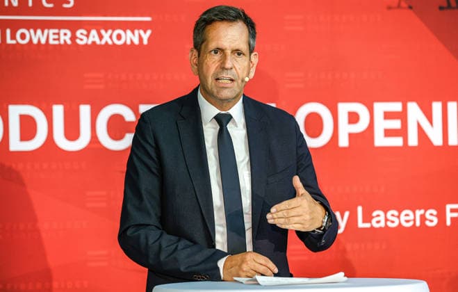 FiberBridge Photonics is launching mass production of high-power military laser systems for drone defense. Mass production of high-power military laser systems for drone defense in the European and international defense industries, including defense against drone swarms. Speech by Olaf Lies, Minister P