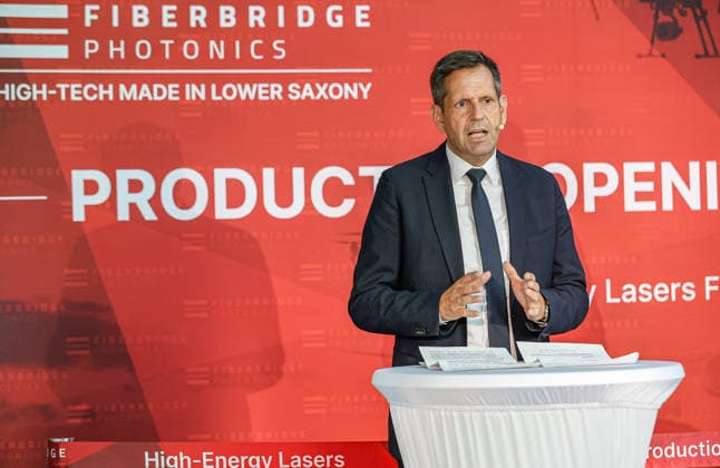 FiberBridge Photonics is launching mass production of high-power military laser systems for drone defense. Mass production of high-power military laser systems for drone defense in the European and international defense industries, including defense against drone swarms. Speech by Olaf Lies, Minister P