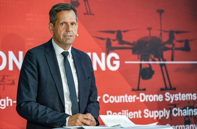 FiberBridge Photonics is launching mass production of high-power military laser systems for drone defense. Mass production of high-power military laser systems for drone defense in the European and international defense industries, including defense against drone swarms. Speech by Olaf Lies, Minister P