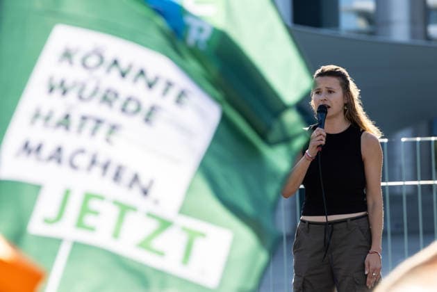 Fridays for Future Berlin Heat Protest, Germany, Berlin, August 6, 2026. Luisa Neubauer addresses the protesters from the stage in front of the Chancellery. In front of the Chancellery, climate activists are protesting under the slogan The Climate Crisis Is Escalating, Chancellor Remains