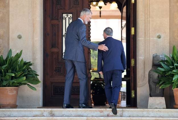 The King grants an audience to Juan Jesús Vivas Lara, President of the Autonomous City of Ceuta King VI with Juan Jesús Vivas Lara, President of the Autonomous City of Ceuta, at Marivent Palace, on 6 August 2026, in Palma de Mallorca (Balearic Islands, Spain). King Felipe VI receives the President of Ceuta, Juan Jesús Vivas, at the Marivent Palace in Palma to discuss the crisis triggered by the arrival of more than 70,000 migrants from Morocco in the autonomous city.