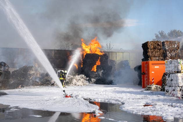 Major Fire at Waste Management Facility; Black Cloud of Smoke Visible for Kilometers On Thursday afternoon, August 6, 2026, a fire broke out around 4:20 p.m. at a waste disposal facility in the