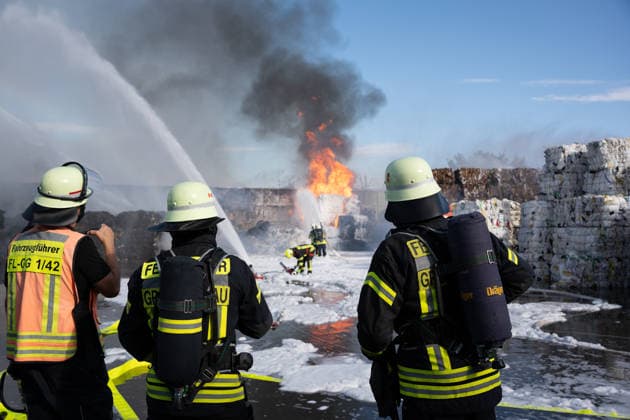 Major Fire at Waste Management Facility; Black Cloud of Smoke Visible for Kilometers On Thursday afternoon, August 6, 2026, a fire broke out around 4:20 p.m. at a waste disposal facility in the