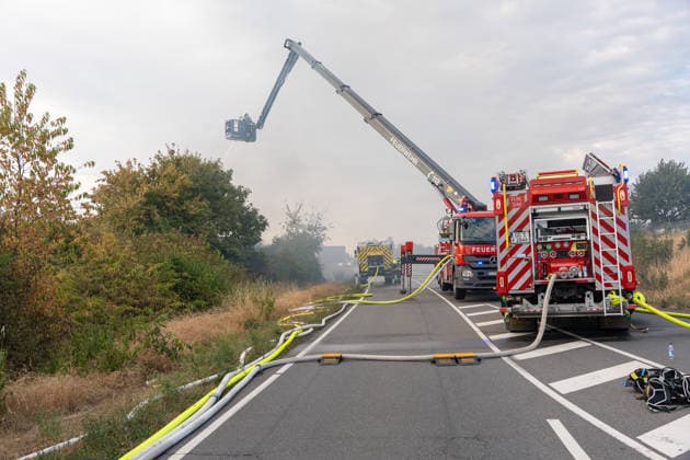 Major Fire at Waste Management Facility; Black Cloud of Smoke Visible for Kilometers On Thursday afternoon, August 6, 2026, a fire broke out around 4:20 p.m. at a waste disposal facility in the
