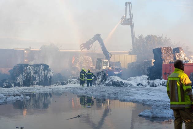 Major Fire at Waste Management Facility; Black Cloud of Smoke Visible for Kilometers On Thursday afternoon, August 6, 2026, a fire broke out around 4:20 p.m. at a waste disposal facility in the