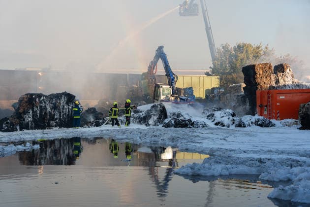 Major Fire at Waste Management Facility; Black Cloud of Smoke Visible for Kilometers On Thursday afternoon, August 6, 2026, a fire broke out around 4:20 p.m. at a waste disposal facility in the
