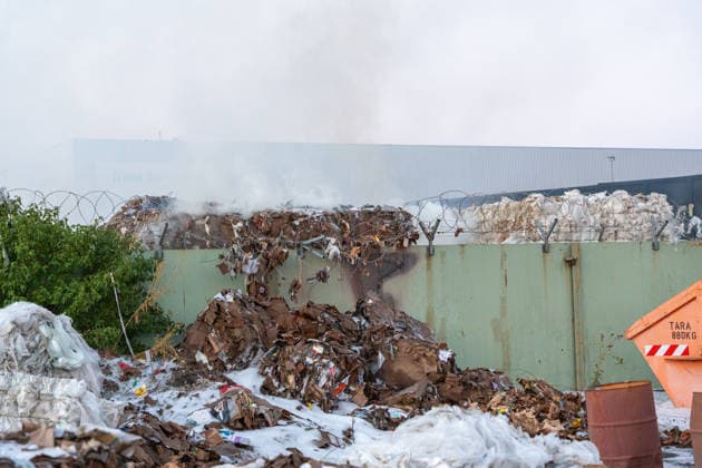 Major Fire at Waste Management Facility; Black Cloud of Smoke Visible for Kilometers On Thursday afternoon, August 6, 2026, a fire broke out around 4:20 p.m. at a waste disposal facility in the