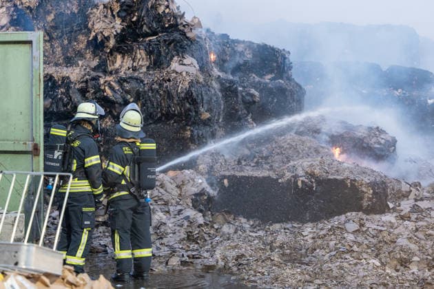 Major Fire at Waste Management Facility; Black Cloud of Smoke Visible for Kilometers On Thursday afternoon, August 6, 2026, a fire broke out around 4:20 p.m. at a waste disposal facility in the
