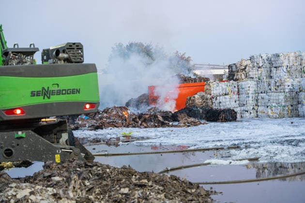 Major Fire at Waste Management Facility; Black Cloud of Smoke Visible for Kilometers On Thursday afternoon, August 6, 2026, a fire broke out around 4:20 p.m. at a waste disposal facility in the