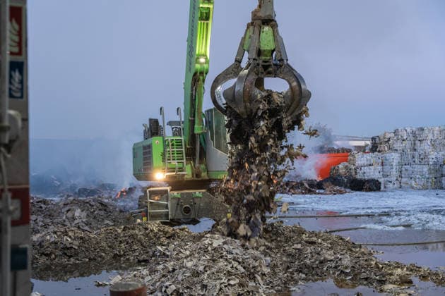 Major Fire at Waste Management Facility; Black Cloud of Smoke Visible for Kilometers On Thursday afternoon, August 6, 2026, a fire broke out around 4:20 p.m. at a waste disposal facility in the