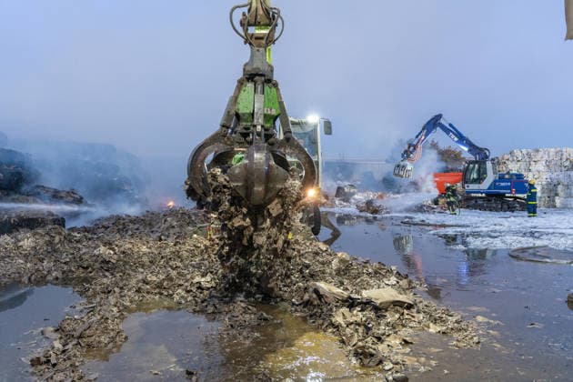 Major Fire at Waste Management Facility; Black Cloud of Smoke Visible for Kilometers On Thursday afternoon, August 6, 2026, a fire broke out around 4:20 p.m. at a waste disposal facility in the