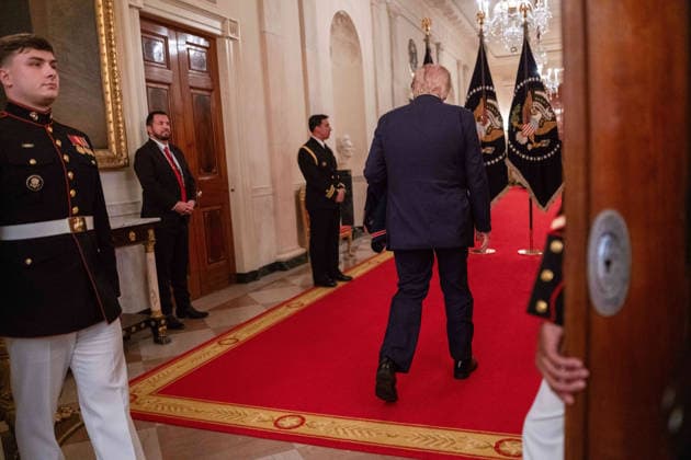 August 6, 2026, Washington, District Of Columbia, USA: United States President Donald J Trump departs an event in the East Room of the White House in Washington, DC, USA, on Thursday, August 6, 2026. President Trump is hosting a ceremony for Team USA Olympians who competed in the 2026 Olympic Winter Games in Italy Washington USA  - ZUMAs152 20260806_faa_s152_097 Copyright: xAaronxSchwartzx-xPoolxviaxCNPx