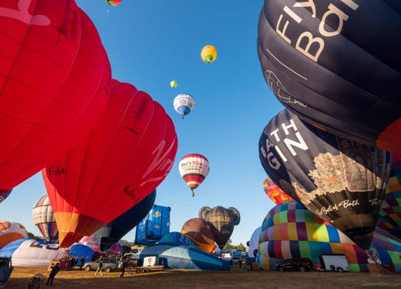 August 7, 2026, Bristol, Bristol, UK: Bristol, UK. Hot air balloons take off in a mass ascent from Ashton Court on Friday morning for the official opening of the 2026 48th Bristol International Balloon Fiesta in partnership with Albert Goodman which takes place from from Friday, August 7, to Sunday, August 9, with mass ascents and night glows celebrating the city of Bristol and its heritage links to hot air ballooning. There will be an expanded special shapes line-up featuring beloved classics, recent favourites and new additions. Bristol UK  - ZUMAl94_ 20260807_zaf_l94_022 Copyright: xSimonxChapmanx