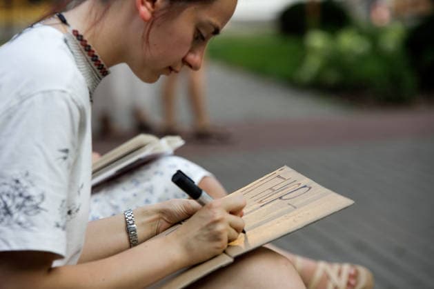 An activist writes a slogan on a piece of cardboard during a peaceful protest against the dismissal of Mykhailo Fedorov from the post of Ukraine’s Defence Minister in Ivana Franka Square outside the Ivan Franko National Academic Drama Theatre, close to the Office of the President, Kyiv, Ukraine, August 6, 2026. Large-scale cardboard rallies in support of former Defence Minister Mykhailo Fedorov have been held in Kyiv and other cities across Ukraine for 22 consecutive days. On 14 July 2026, the Ukrainian Parliament accepted the resignation of Prime Minister Yuliia Svyrydenko, leading to the resignation of the Cabinet. On 15 July 2026, President Volodymyr Zelenskyy dismissed Defence Minister Mykhailo Fedorov, sparking widespread protests ac  Copyright: xMariannaxKotykx