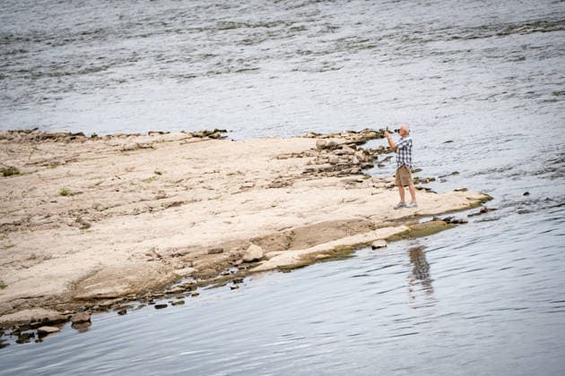 Significantly lower water level in the Elbe in August 2026; Low water levels on the Elbe in Magdeburg in the summer of 2026, Magdeburg, Saxony-Anhalt, Germany, on the banks of the Elbe