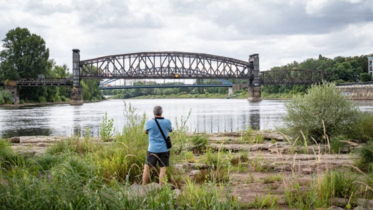 Significantly lower water level in the Elbe in August 2026; Low water levels on the Elbe in Magdeburg in the summer of 2026, Magdeburg, Saxony-Anhalt, Germany, on the banks of the Elbe