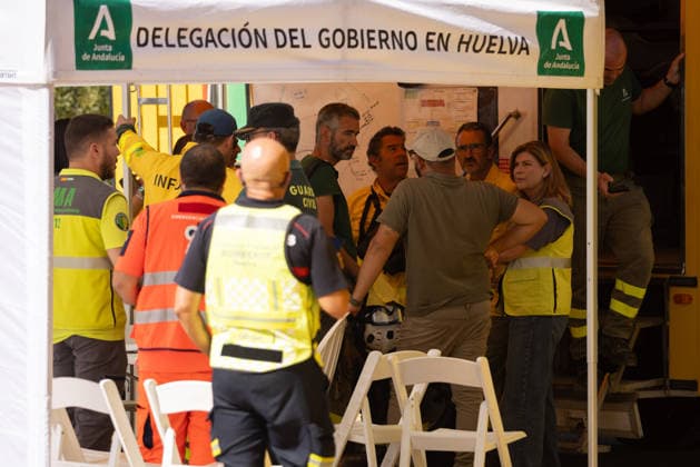 The number of ground personnel fighting the fire in Niebla has increased to 150, with 18 aerial resources. Image of the Forward Command Post at the wildfire that broke out in the town of Niebla, Huelva. August 7, 2028, in Niebla, Huelva, Andalusia, Spain: Andalusia’s Forest Fire Emergency Plan (Plan Infoca) has increased the number of ground personnel from 80 to 150 this Friday to contain the forest fire that broke out Thursday afternoon in the Raboconejo area of Niebla, Huelva, which remains in the emergency phase, Operational Level 1, and which has forced the preventive evacuation of 23 residents from the hamlets of Raboconejo and Caballón. Likewise, 18 aerial resources continue to operate in the area. AUGUST 7, 2026 Niebla, Huelva, Anda Copyright: xClaraxCarrascox 7705140