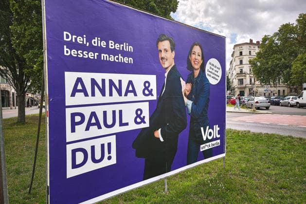 Berlin, Germany, August 7, 2026: Volt campaign poster for the Berlin House of Representatives election featuring Paul Loeper and Anna Auerbach Copyright: xdtsxNachrichtenagenturx dts_129527