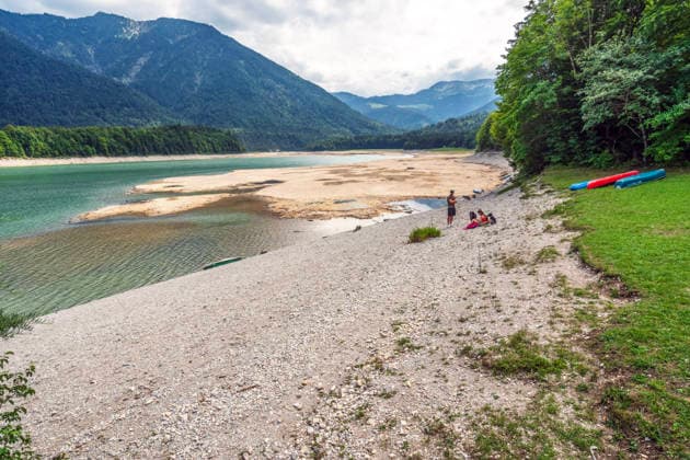 The water level of the Sylvenstein Reservoir has dropped significantly due to persistent d