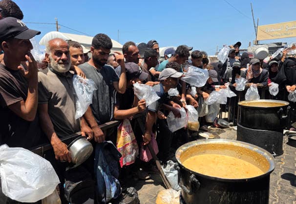 Palestinians Queue for Food in Southern Gaza Palestinians wait in line to receive a meal from a charity kitchen in Al-Mawasi, Khan Younis, southern Gaza Strip, on August 7, 2026, amid the ongoing humanitarian crisis and shortages of food supplies. Photo by Tariq Mohammad APA Images Khan Yunis Gaza Strip Palestinian Territory 070826_Khan_Yunis_TM_00(4) Copyright: xapaimagesxTariqxMohammad xapaimagesx