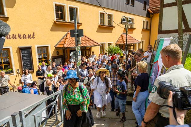 Rathen: Reopening of the Bastei Trail—Saxony’s Minister of Tourism Barbara, Saxony’s Minister of the Environment Georg Ludwig von Breitenbuch, District Administrator Michael Geisler, Rathen’s Mayor Roman Rolof, Uwe Borrmeister, Dir